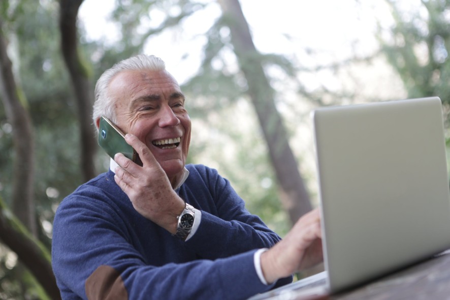 Etre un senior connecté, c’est à la fois être libre, indépendant et être en sécurité