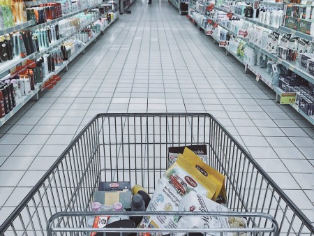 Ritualiser les repas : faire ses courses à plusieurs