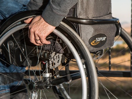 Votre monte-escalier s'adapte à vous même en fauteuil roulant