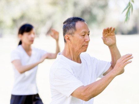 Prévenir les chutes avec le tai-chi chez les personnes agées