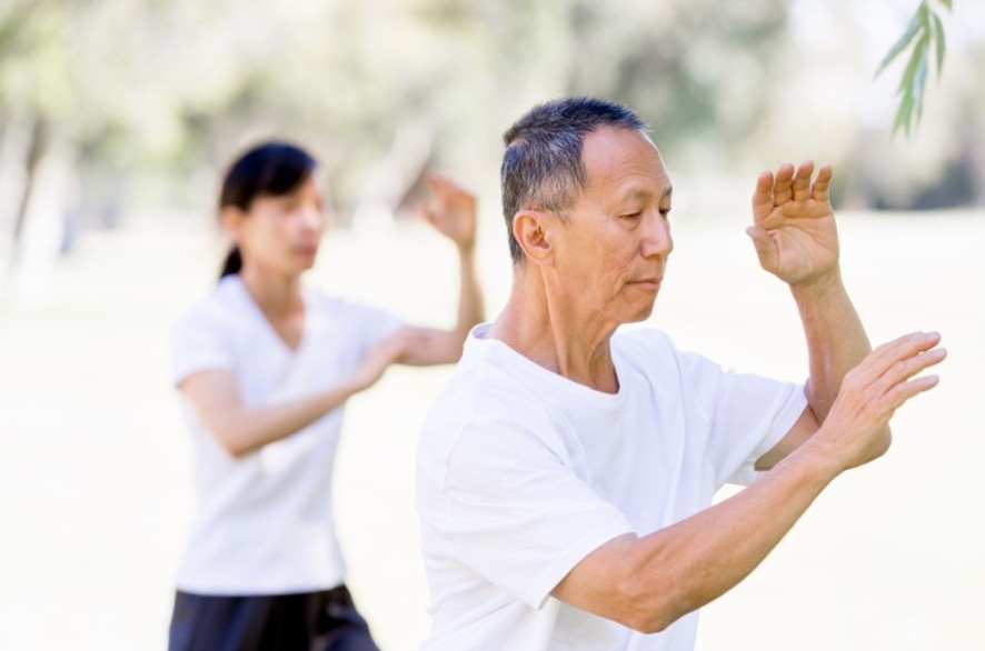 Prévenir les chutes avec le tai-chi chez les personnes agées