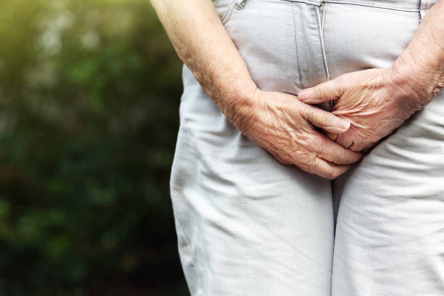 Comprendre l'incontinence urinaire masculine : causes et solution