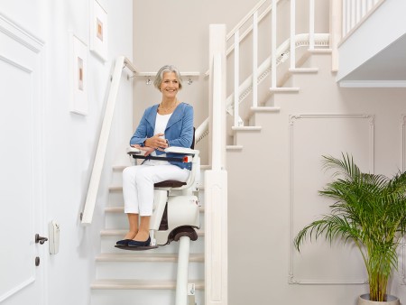 Nous concevons des monte-escalier 100% adapté à votre intérieur