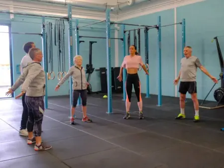 Marine Lorphelin s'entraine avec Raymonde, octogénaire adepte de Cross Fit