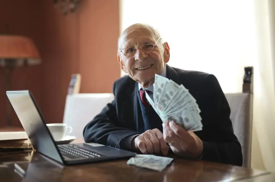  Comme toutes les formes d'activité, le travail peut se montrer bénéfique pour les seniors. Il permet même d’augmenter l'espérance de vie en bonne santé.