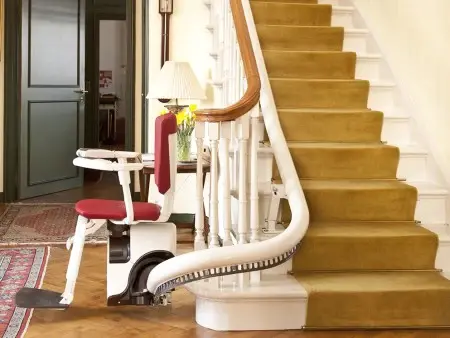 Installez un monte-escalier TK Home Solutions chez vous et retrouver votre mobilité au sein de votre domicile