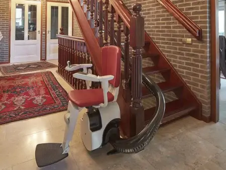 Installez un monte-escalier TK Home Solutions chez vous et retrouver votre mobilité au sein de votre domicile