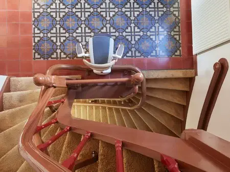 Installez un monte-escalier TK Home Solutions chez vous et retrouver votre mobilité au sein de votre domicile