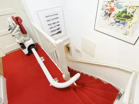 Installez un monte-escalier TK Home Solutions chez vous et retrouver votre mobilité au sein de votre domicile